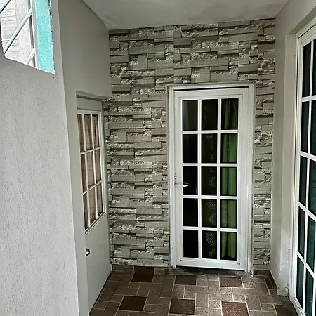 Hidden 2 Apartment